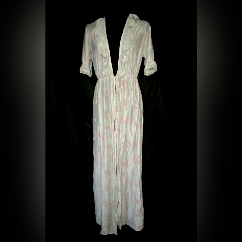 Paramount White Vintage Robe
